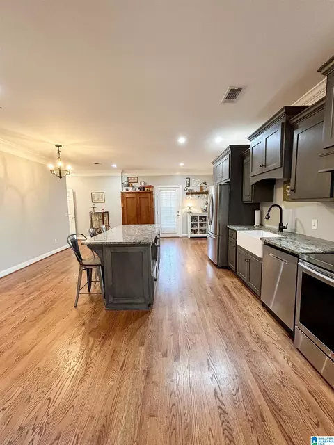 Kitchen - 465 Panoramic Cir, Warrior, AL 35180 photo 2 of 8