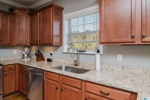 Kitchen - 45 White Oak Cir, Dora, AL 35062 photo 4 of 5
