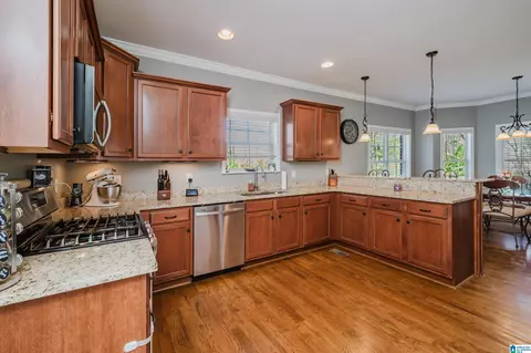 Kitchen - 45 White Oak Cir, Dora, AL 35062 photo 3 of 5