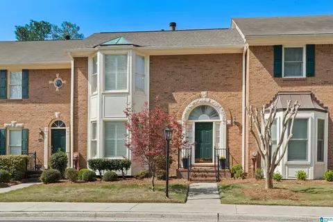 3137 Chestnut Oaks Dr, Hoover, AL 35244