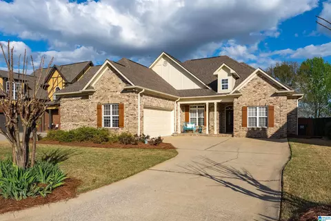 8701 Highlands Dr, Trussville, AL 35173