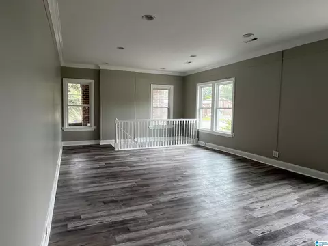 Living - 516 Maine St, Warrior, AL 35180 photo 2 of 3