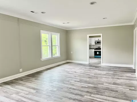 Living - 516 Maine St, Warrior, AL 35180 photo 1 of 3