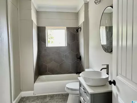 Bath - 516 Maine St, Warrior, AL 35180 photo 1 of 1