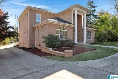 2144 Shadybrook Ln, Hoover, AL 35226