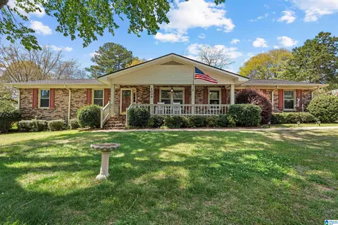 1004 Valley Creek Dr, Anniston, AL 36207