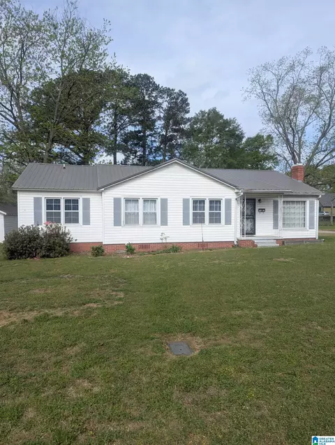 209 N 15th St N, Clanton, AL 35045