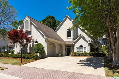 2913 Summerwood Cir, Birmingham, AL 35242