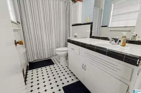 Bath - 313 Pinedale Rd, Clanton, AL 35045 photo 1 of 2
