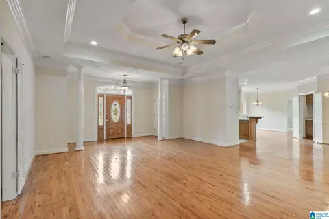 Living - 215 Buck Cir, Clanton, AL 35045 photo 3 of 5