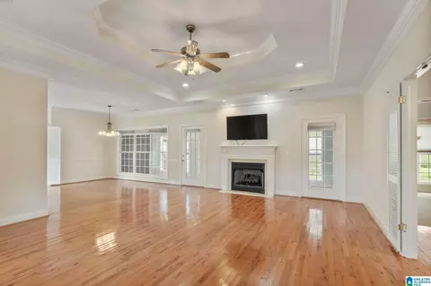 Living - 215 Buck Cir, Clanton, AL 35045 photo 4 of 5
