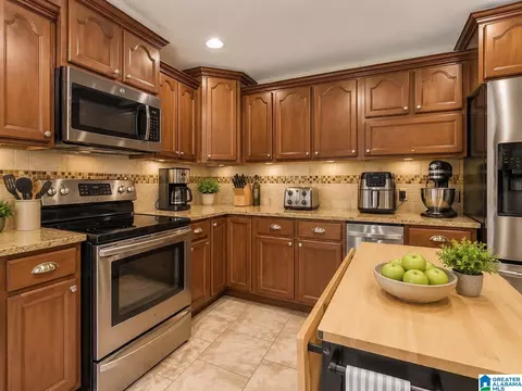 1373 Rock Creek Rd, Hueytown, AL 35023