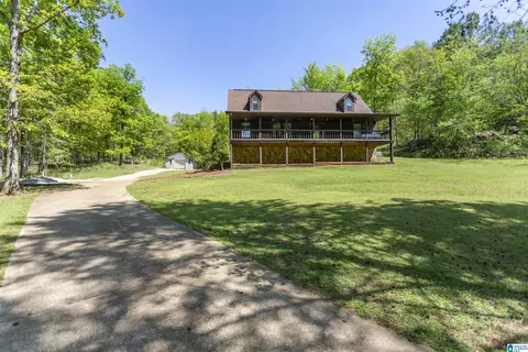 610 Southridge Ln, Talladega, AL 35160