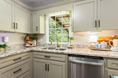 Kitchen - 102 Deer Path, Anniston, AL 36207 photo 3 of 3