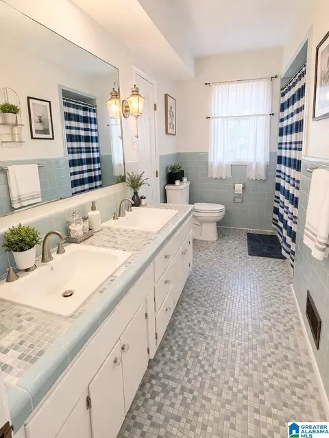 Bath - 1304 Lay Dam Rd, Clanton, AL 35045 photo 1 of 2