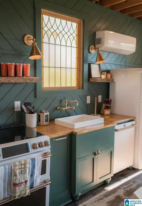Kitchen - 3564 Waters Rd, Clanton, AL 35046 photo 2 of 8