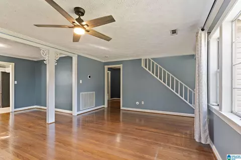 Living - 2013 2nd Ave N, Clanton, AL 35045 photo 4 of 6