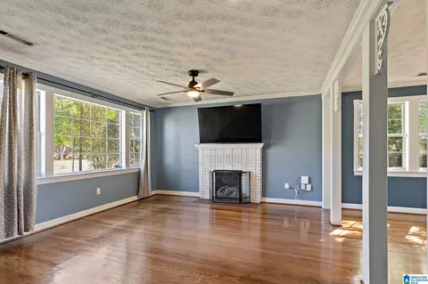 Living - 2013 2nd Ave N, Clanton, AL 35045 photo 6 of 6