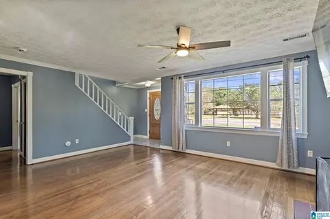 Living - 2013 2nd Ave N, Clanton, AL 35045 photo 3 of 6