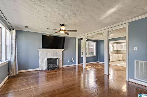 Living - 2013 2nd Ave N, Clanton, AL 35045 photo 1 of 6