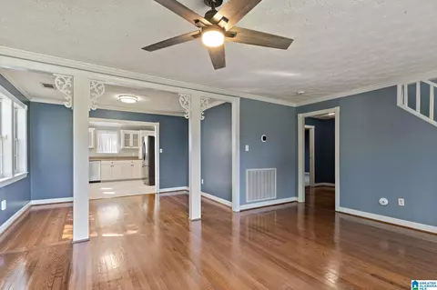 Living - 2013 2nd Ave N, Clanton, AL 35045 photo 5 of 6