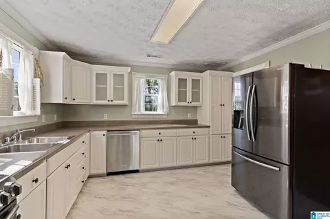 Kitchen - 2013 2nd Ave N, Clanton, AL 35045 photo 1 of 4