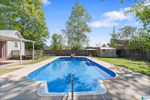Exterior - 2013 2nd Ave N, Clanton, AL 35045 photo 6 of 10