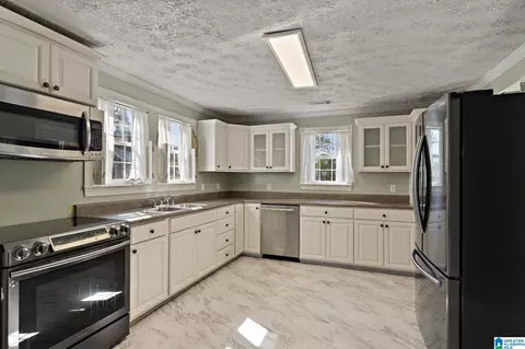 Kitchen - 2013 2nd Ave N, Clanton, AL 35045 photo 2 of 4