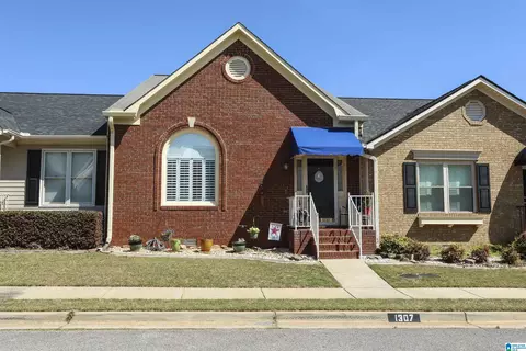 1307 Cambridge Pl, Anniston, AL 36207