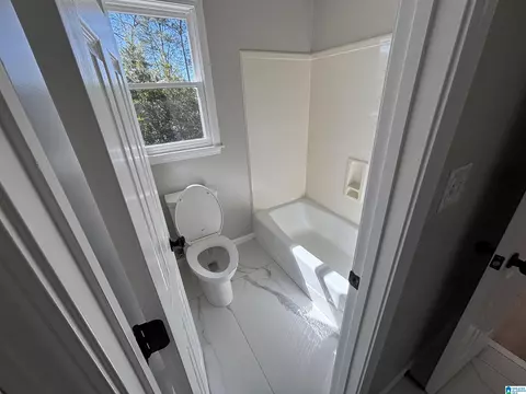 Bath - 2000 Eagle Crest Ct, Birmingham, AL 35242 photo 7 of 8