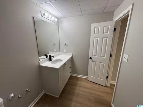 Bath - 2000 Eagle Crest Ct, Birmingham, AL 35242 photo 8 of 8