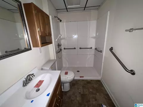Bath - 705 Ellison Ave, Clanton, AL 35045 photo 1 of 1