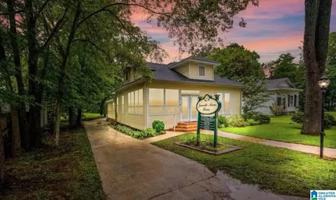 208 College St E, Columbiana, AL 35051