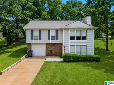 3229 Edenburg Dr, Hueytown, AL 35023