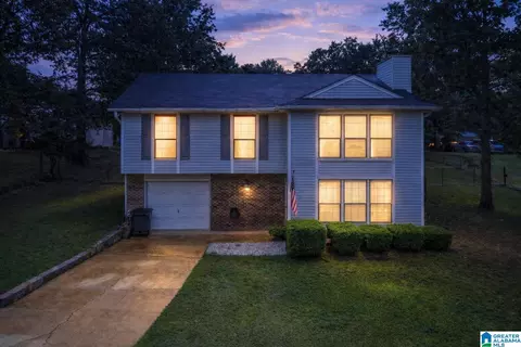 3229 Edenburg Dr, Hueytown, AL 35023
