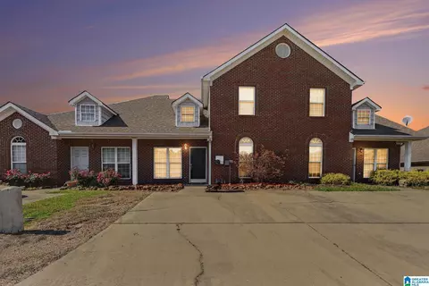 176 Waterford Lake Dr, Calera, AL 35040