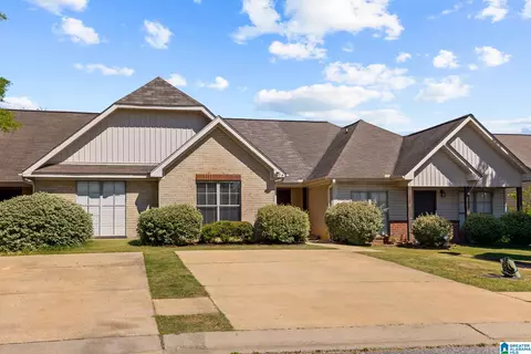 528 Castlebury Ln, Calera, AL 35040