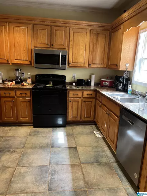 Kitchen - 1158 Armstrong Rd, Remlap, AL 35133 photo 3 of 3