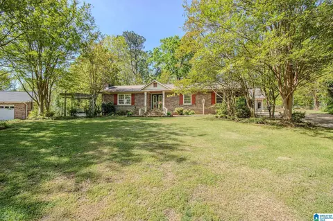 143 Winston Dr, Talladega, AL 35160