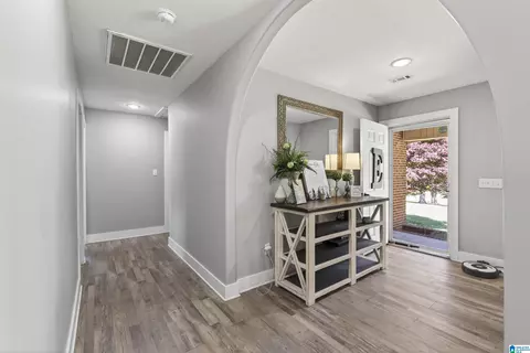Entry Way - 1035 Temple Rd, Clanton, AL 35045 photo 2 of 3