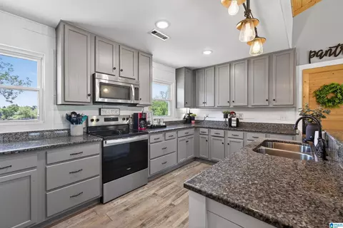 Kitchen - 1035 Temple Rd, Clanton, AL 35045 photo 2 of 2