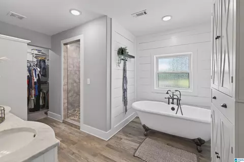 Bath - 1035 Temple Rd, Clanton, AL 35045 photo 2 of 5