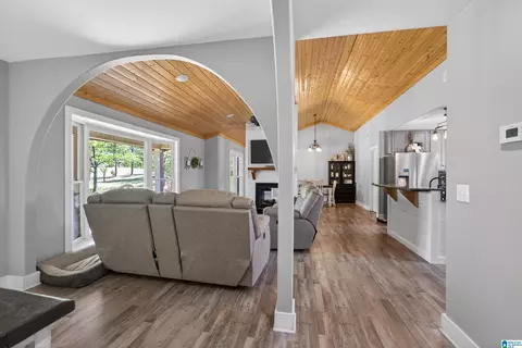 Entry Way - 1035 Temple Rd, Clanton, AL 35045 photo 3 of 3