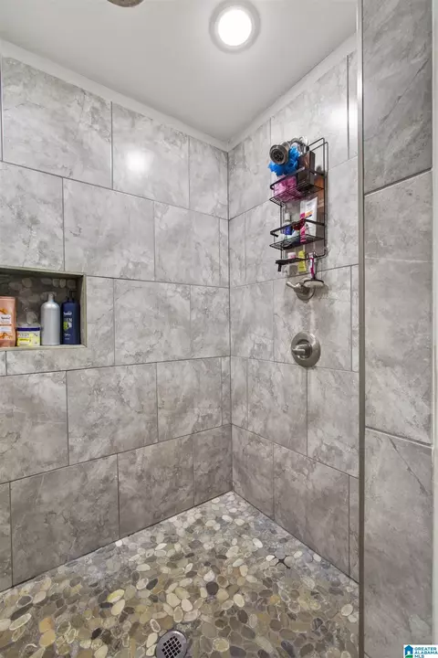 Bath - 1035 Temple Rd, Clanton, AL 35045 photo 5 of 5