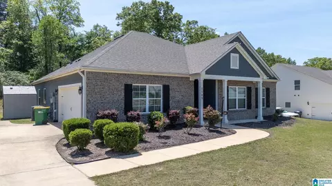 1189 Mountain Laurel Cir, Moody, AL 35004