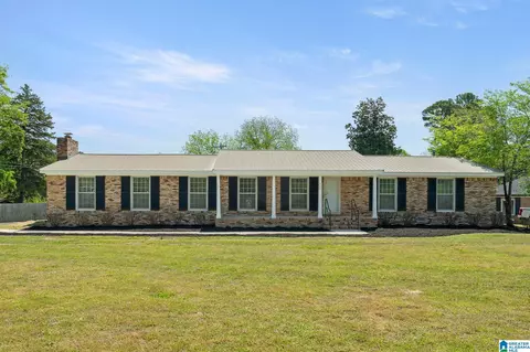 900 NE Larkwood Dr, Cullman, AL 35055