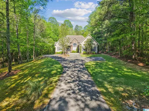 910 Twin Bluffs Dr, Springville, AL 35146