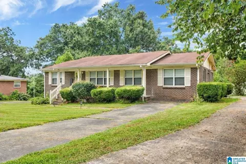 206 Mabelon Ct, Hueytown, AL 35023