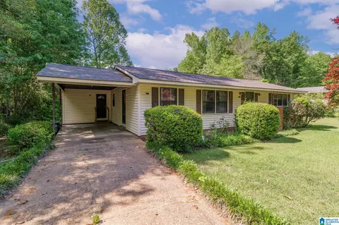 1810 Pineview Dr, Alexander City, AL 35010