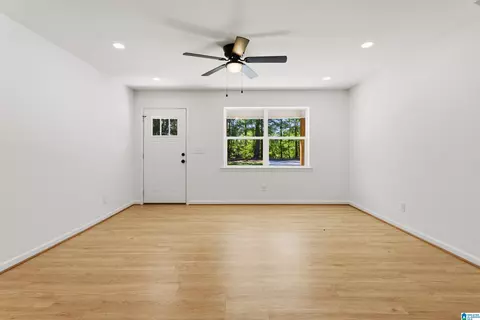 Living - 620 Dee Dr, Warrior, AL 35180 photo 2 of 4